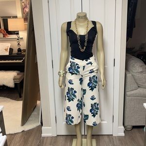 Beautiful Banana Republic off white floral gaucho pants. New.🙂